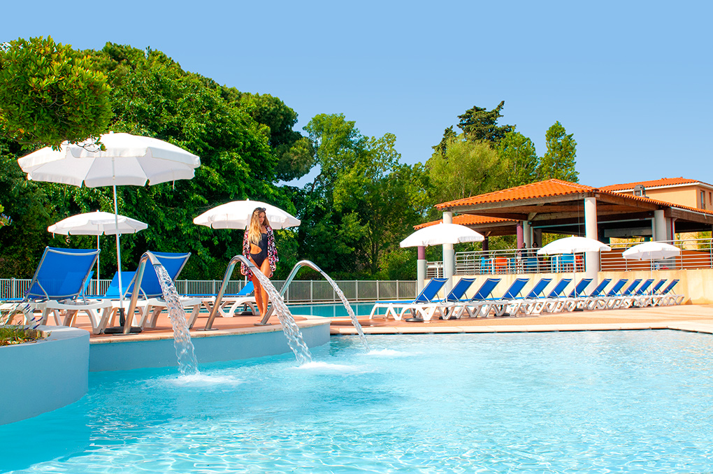 Pool at the holidays complex Goélia Riviera Resort in Mandelieu-La-Napoule
