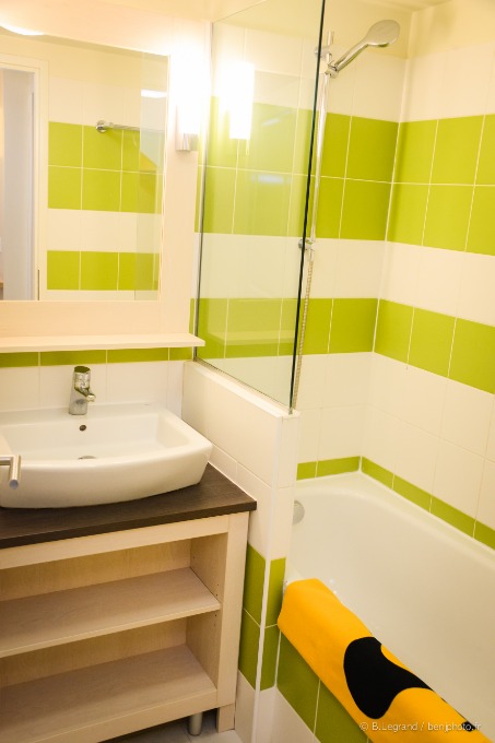 Exemple d'une salle de bain dans une résidence de vacances Goélia La Pommeraie à Branville en Normandie