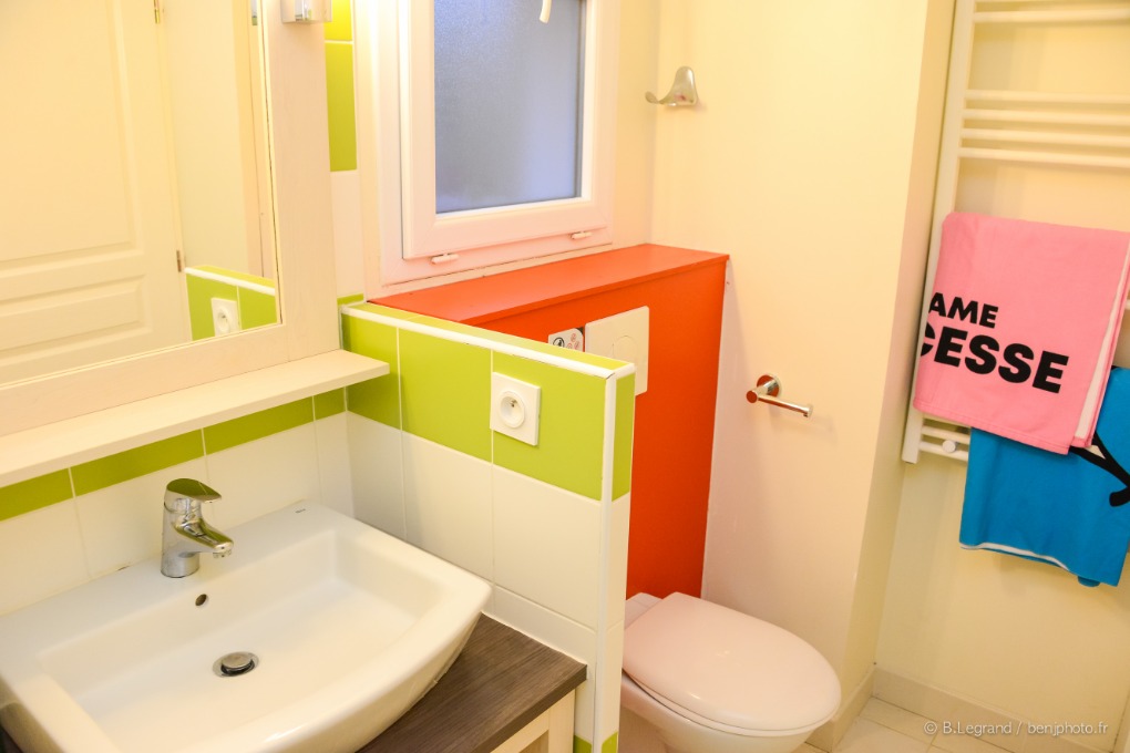 Exemple d'une salle de bain dans une résidence de vacances Goélia La Pommeraie à Branville en Normandie