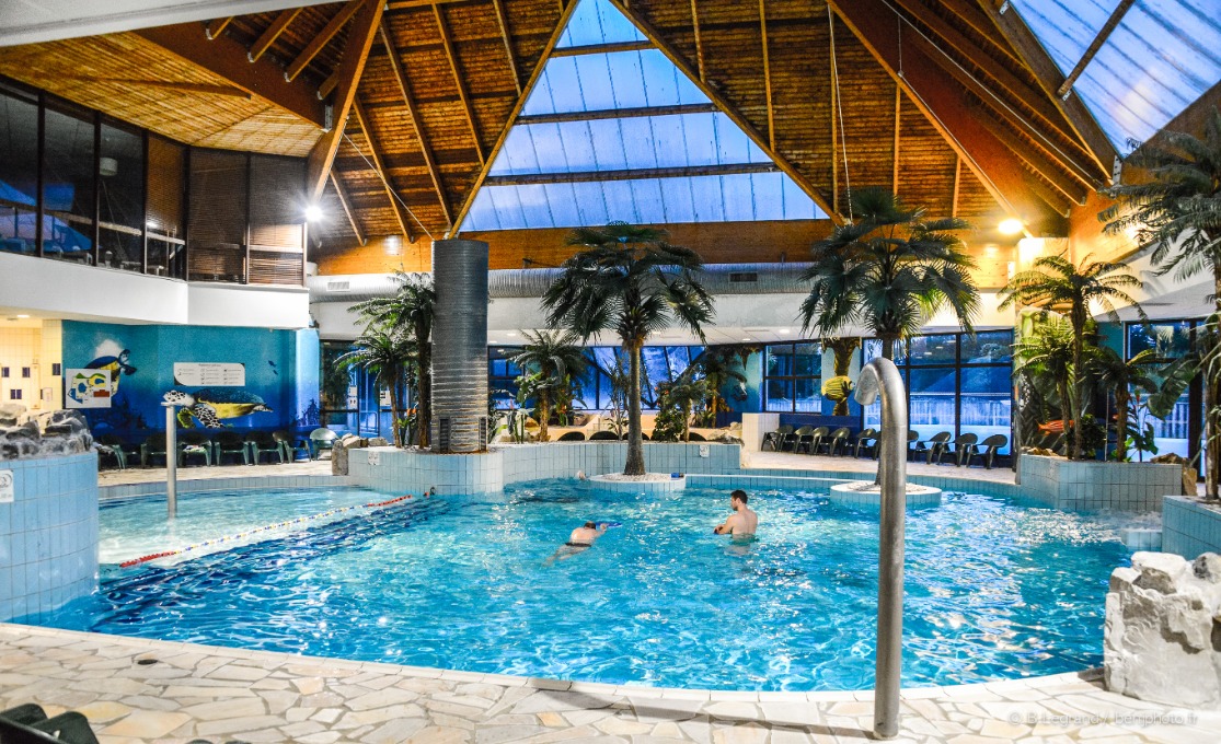Piscine intérieure de la résidence Goélia La Pommeraie à Branville en Normandie