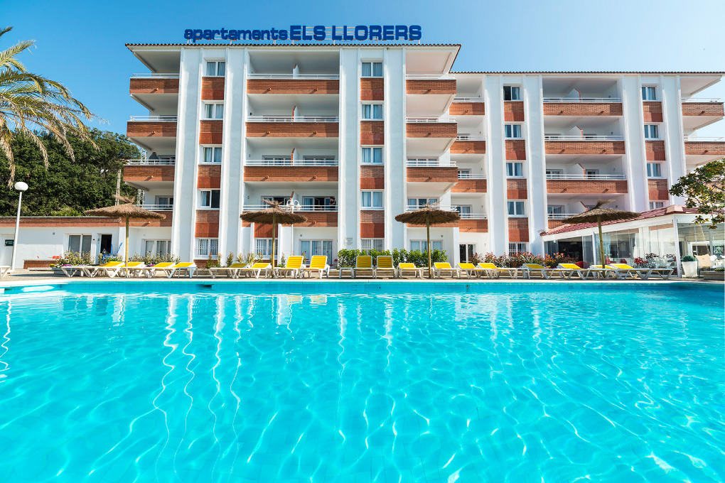 Extérieur et piscine extérieure de la résidence de vacances Els Llorers à Lloret de Mar