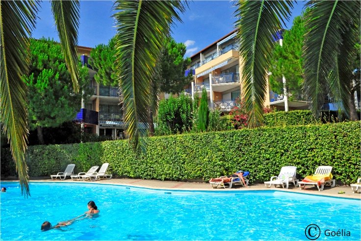 Piscine extérieure chauffée - Résidence de vacances Goélia Arcadius à Balaruc-les-Bains