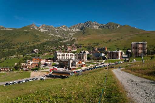 Example of a photo of the St François Longchamp station in summer with Goélia Example of a photo of the St François Longchamp station in summer with Goélia