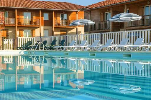 Pool of Les maisons du Golf d'Armagnac Goélia holiday complex in Eauze.