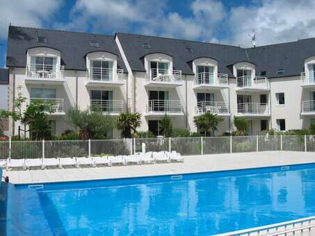 Outdoor heated swimming pool of the Goélia Le Domaine des Glénan holiday residence in Fouesnant