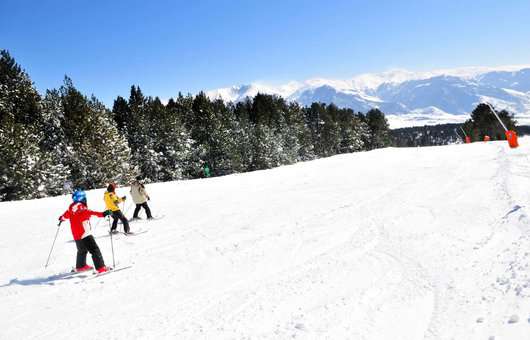 Ski sur les pistes en famille à Font-Romeu