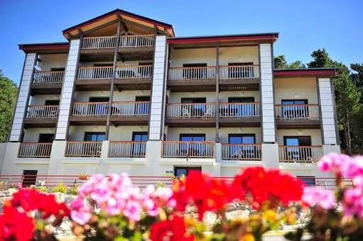 Extérieur de la résidence de vacances Goélia Le Domaine de Castella à Font-Romeu