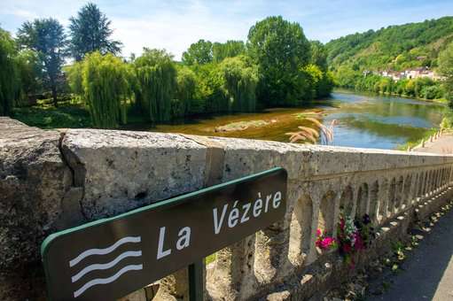 Le Bugue sur Vézère à proximité de la résidence Goélia Le Hameau da la Vézère Le Bugue sur Vézère à proximité de la résidence Goélia Le Hameau da la Vézère