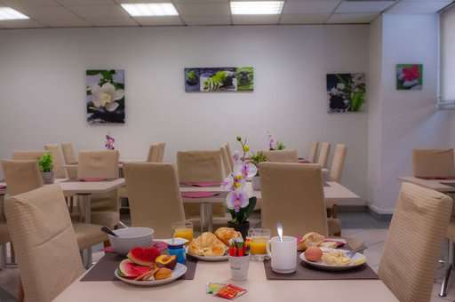 Salle de petit-déjeuner de la résidence de vacances Sun City à Montpellier, en Occitanie