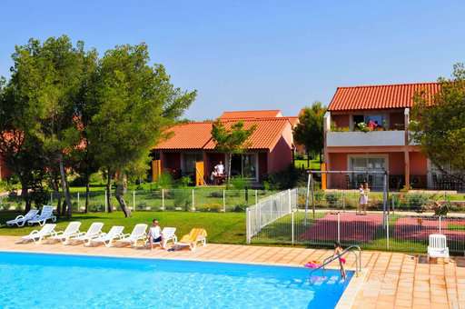 Piscine extérieure de la résidence de vacances Goélia Cap Bleu à Carro