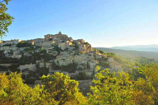Le Village perché de Gordes dans le Lubéron à proximité de notre résidence de vacances Le Village perché de Gordes dans le Lubéron à proximité de notre résidence de vacances