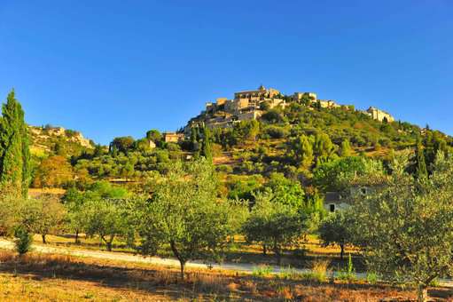 Le Village perché de Gordes dans le Lubéron à proximité de notre résidence de vacances Le Village perché de Gordes dans le Lubéron à proximité de notre résidence de vacances