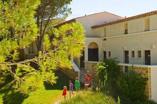Exterior of the holiday residence Goélia Le Domaine du Moulin Blanc in Gordes
