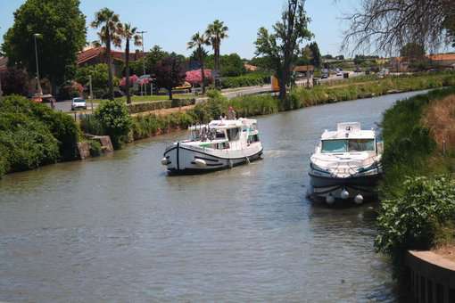 Canal du Midi à Portiragnes, en Occitanie Canal du Midi à Portiragnes, en Occitanie