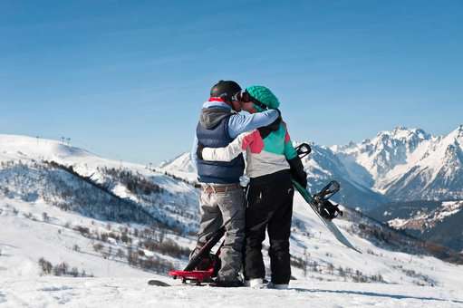 Snowboard et trottinette des neiges à St François Longchamp dans les Alpes Snowboard et trottinette des neiges à St François Longchamp dans les Alpes