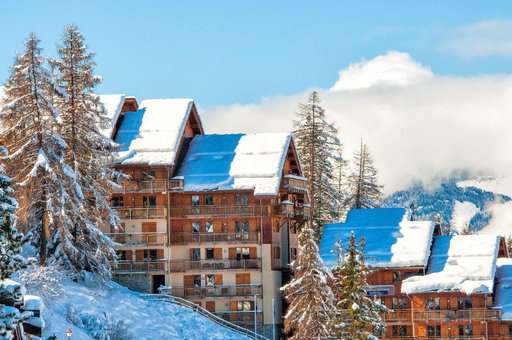 Vue extérieure de la résidence de vacances Les Chalets de Wengen à Montchavin-la-Plagne, dans les Alpes du Nord