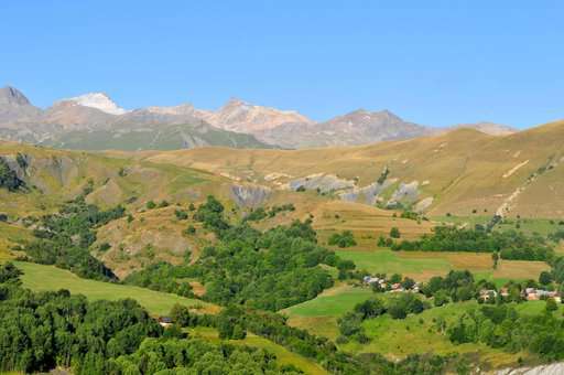 Paysages autour de la station de St Jean d'Arves dans les Alpes du Nord Paysages autour de la station de St Jean d'Arves dans les Alpes du Nord