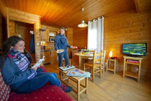 Example of a living room with a kitchen in the vacation residence Goélia Les Chalets des Marmottes in St Jean d'Arves