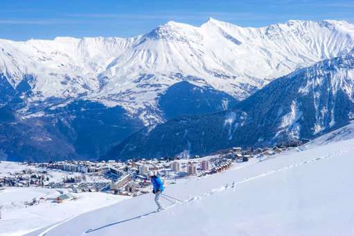 Pistes de la station de ski de St Colomban Les Sybelles dans les Alpes