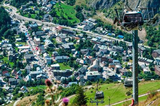 Cable car and view of Valloire