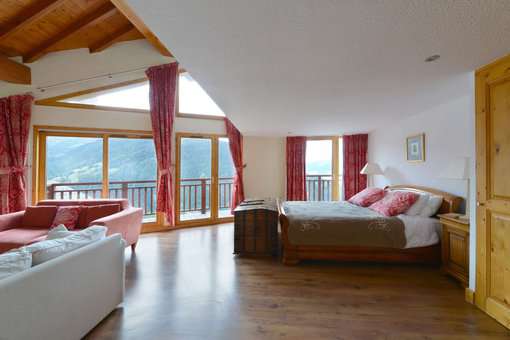 Example of a bedroom of Les Chalets des Deux Domaine holiday residence in Peisey Vallandry, in the Northern Alps