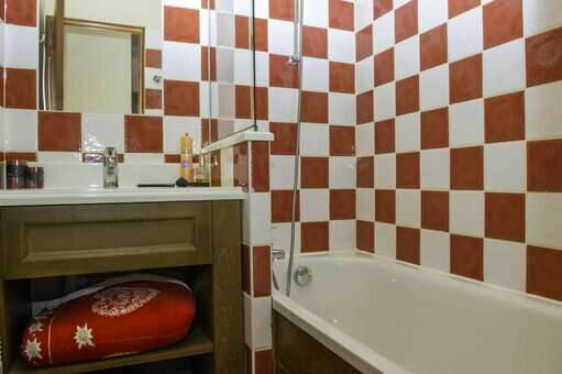 Exemple de vue d'une salle de bains de la résidence de vacances Goélia Les Chalets Valoria à Valloire
