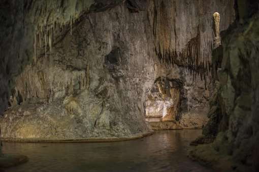 La grotte de la source prétrifiante à St Nectaire