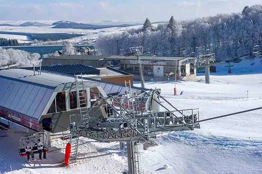 Ski lifts in the Super-Besse ski area
