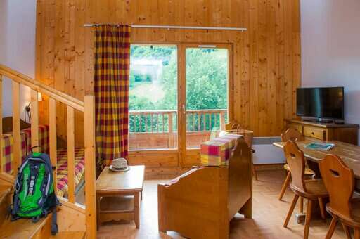 Exemple de salon dans la résidence de vacances Goélia Les Chalets de St Sorlin dans les Alpes