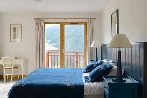 Example of a bedroom in Les Chalets des Deux Domaines holiday residence in Peisey Vallandry, in the Northern Alps