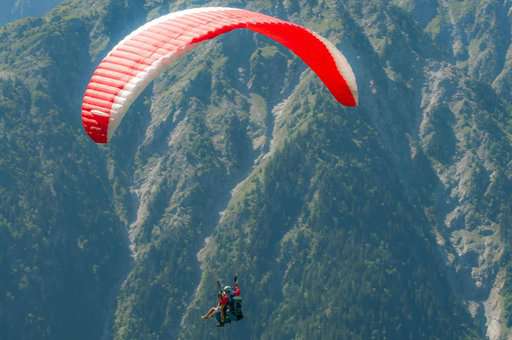 Paragliding in Les Deux-Alpes, in Isère