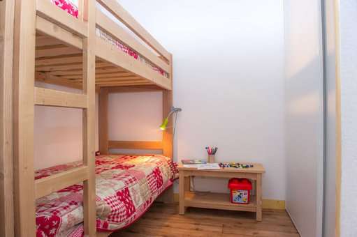 Exemple de chambre avec lits superposés dans la résidence de vacances Goélia Les Balcons des Neiges à St Sorlin d'Arves dans les Alpes