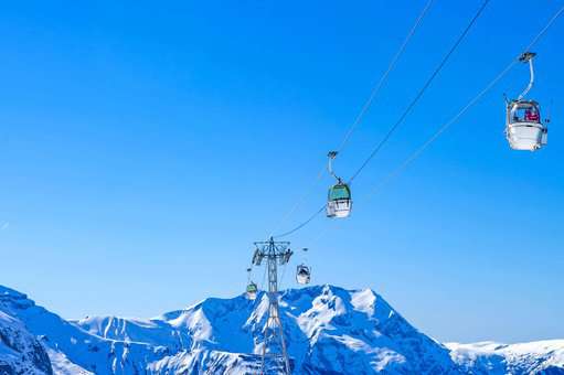 Gondola lifts in Les Deux Alpes, in Isère