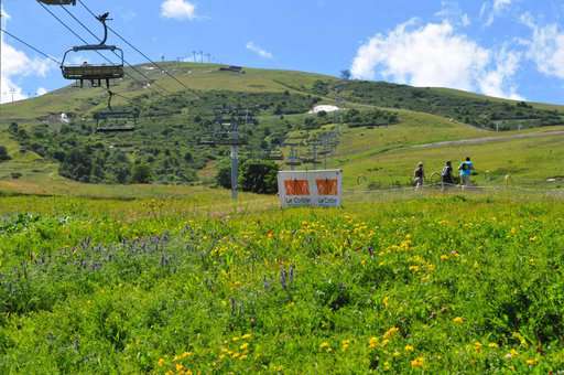 Paysage et télésiège au Corbier dans les Alpes Paysage et télésiège au Corbier dans les Alpes