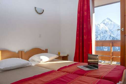 Example of a twin room at Les Balcons du Soleil holiday residence in Les Deux Alpes