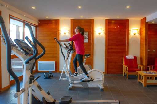 Fitness room at Les Balcons du Soleil holiday residence in Les Deux Alpes