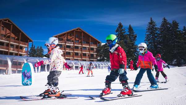 Pistes de la station de de ski de La Joue du Loup dans les Alpes du Sud