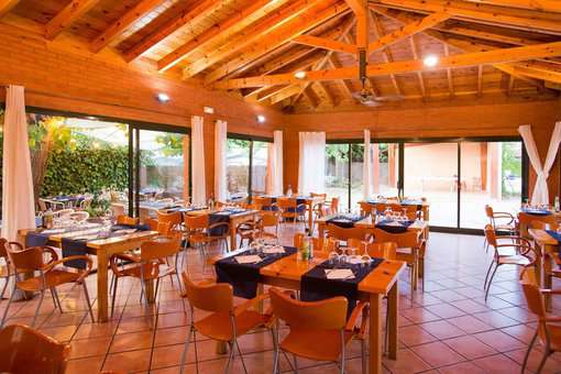 Restaurant de la résidence de vacances La Llosa à Cambrils, sur la Costa Dorada, en Espagne
