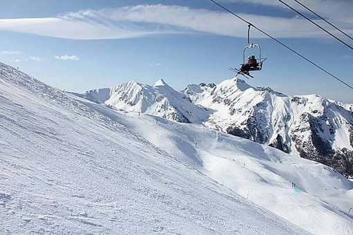 Pistes de ski et remontées mécaniques de la station des Orres dans les Alpes du Sud 