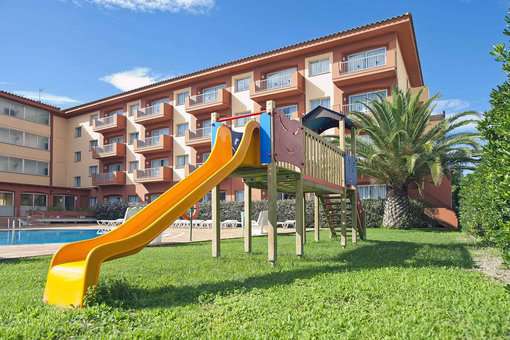 Aire de jeux pour enfants Piscine extérieure de la résidence de vacances Estartit Confort à Estartit, sur Costa Brava, en Espagne