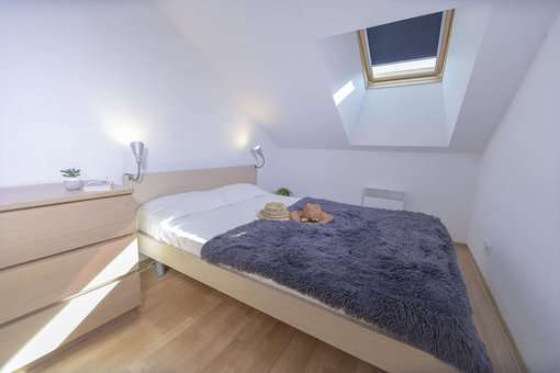 Exemple de chambre avec lit double dans la résidence de vacances Les Terrasses du Soleil aux Orres dans les Alpes du Sud
