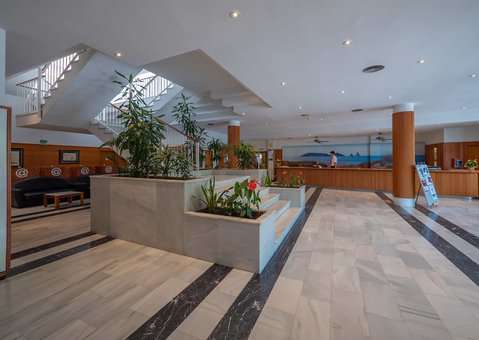 Réception de la résidence de vacances Aparthotel Golf Beach et Village Golf Beach à Playa de Pals sur la Costa Brava, en Espagne Réception de la résidence de vacances Aparthotel Golf Beach et Village Golf Beach à Playa de Pals sur la Costa Brava, en Espagne