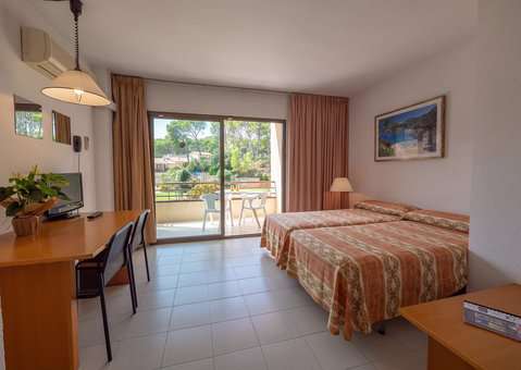 Exemple d'intérieur d'un appartement de la résidence de vacances Aparthotel Golf Beach à Playa de Pals sur la Costa Brava, en Espagne