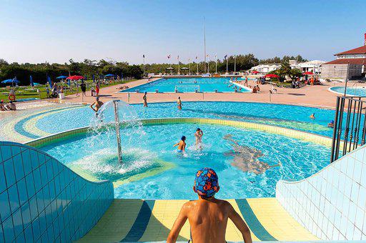 Centre sportif avec piscine à Albarella pour vos vacances en Italie
