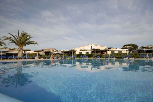 Piscine de la résidence de vacances la Cecinella à Cecina Mare