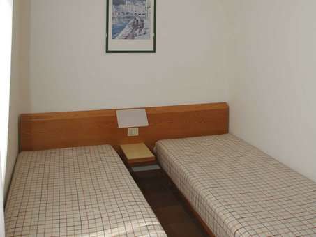 Exemple de chambre de la résidence de vacances San Carlo à Costermano, proche du Lac de Garde, en Italie Exemple de chambre de la résidence de vacances San Carlo à Costermano, proche du Lac de Garde, en Italie