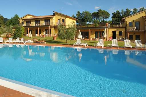 Piscine extérieure de la résidence de vacances Fattoria Degli Usignoli à San Donato in Fronzano, en Toscane, en Italie