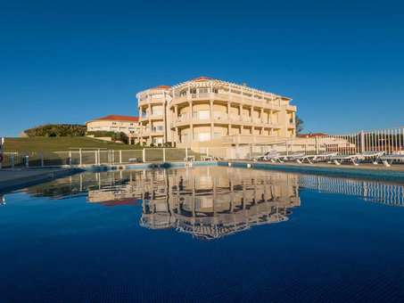 La résidence Eugénie à Biarritz dans le Pays Basque avec piscine extérieure