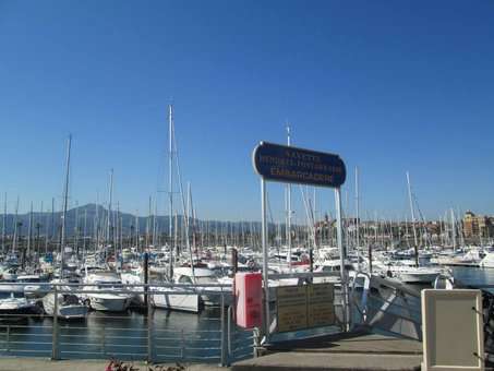 Embarcadère à Hendaye pour visiter l'Espagne Embarcadère à Hendaye pour visiter l'Espagne