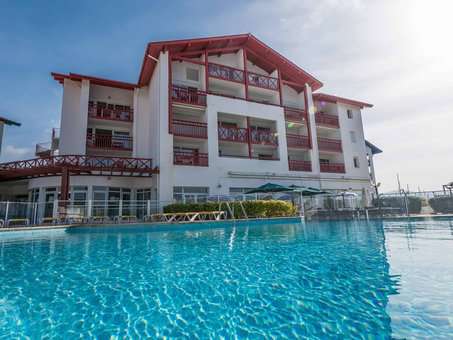 Piscine extérieure de la résidence de vacances Sokoburu à Hendaye